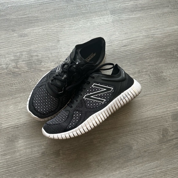 New Balance Black and White Sneakers Sz 11 super lightweight 🏃